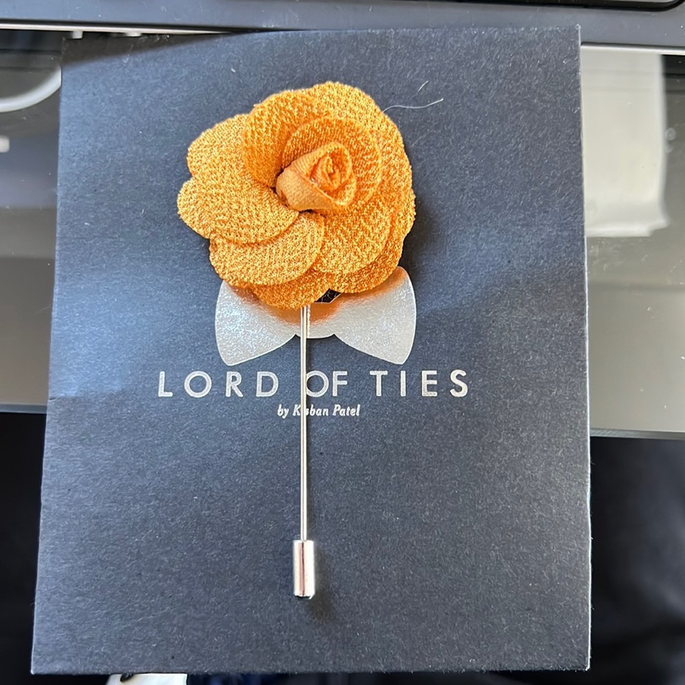 Lapel pin suit accessory